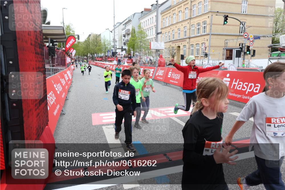 25.04.2026 - Das Zehntel Strokosch-Dieckow http://msf.ph/oto/9616262 25.04.2026 10:56:56 Ziel 5080, 5156, 5270, 5319, 5495, 5692, 5711, 6164, 6189, 6475, 6705, 6842, 6875, 6918, 6939, 6946, 7074, 7203, 7226, 7250, 7310, 7317, 7389, 7638, 7821, 7878 meine-sportfotos.de