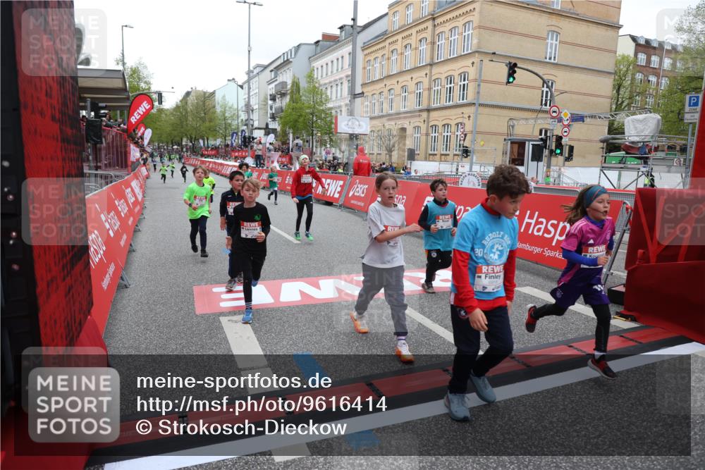 25.04.2026 - Das Zehntel Strokosch-Dieckow http://msf.ph/oto/9616414 25.04.2026 10:56:54 Ziel 5080, 5270, 5319, 5322, 5495, 5692, 5711, 6164, 6189, 6224, 6705, 6713, 6875, 6918, 6939, 6946, 7074, 7203, 7250, 7266, 7310, 7317, 7468, 7638, 7821, 8066 meine-sportfotos.de