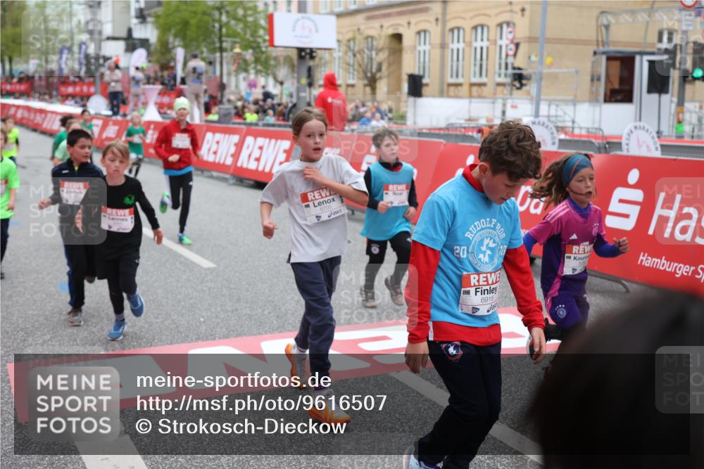 25.04.2026 - Das Zehntel Strokosch-Dieckow http://msf.ph/oto/9616507 25.04.2026 10:56:54 Ziel 5080, 5270, 5319, 5322, 5495, 5692, 5711, 6164, 6189, 6224, 6705, 6713, 6875, 6918, 6939, 6946, 7074, 7203, 7250, 7266, 7310, 7317, 7468, 7638, 7821, 8066 meine-sportfotos.de