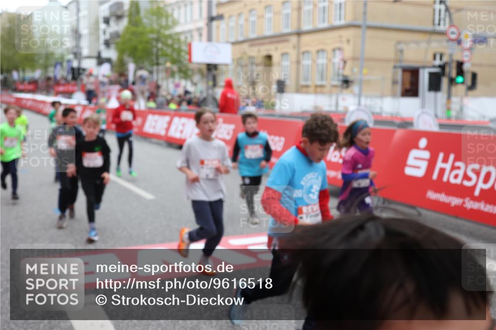 25.04.2026 - Das Zehntel Strokosch-Dieckow http://msf.ph/oto/9616518 25.04.2026 10:56:54 Ziel 5080, 5270, 5319, 5322, 5495, 5692, 5711, 6164, 6189, 6224, 6705, 6713, 6875, 6918, 6939, 6946, 7074, 7203, 7250, 7266, 7310, 7317, 7468, 7638, 7821, 8066 meine-sportfotos.de