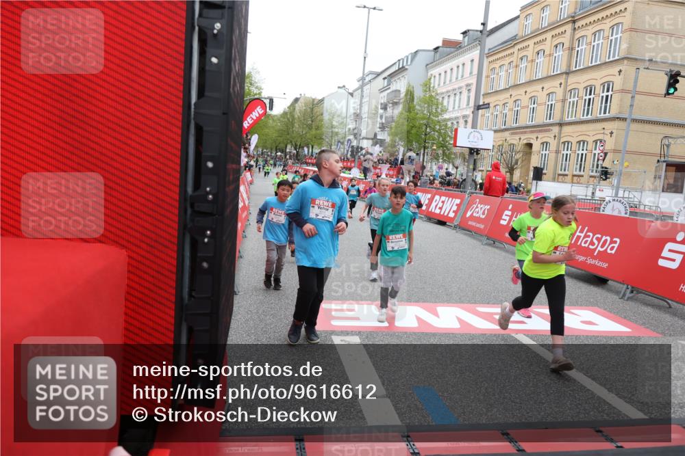 25.04.2026 - Das Zehntel Strokosch-Dieckow http://msf.ph/oto/9616612 25.04.2026 10:56:50 Ziel 5270, 5319, 5322, 5342, 5507, 5644, 5646, 5692, 5872, 6031, 6224, 6429, 6713, 6875, 6939, 6946, 6989, 7005, 7131, 7250, 7266, 7310, 7317, 7319, 7468, 7592, 7638, 8066 meine-sportfotos.de