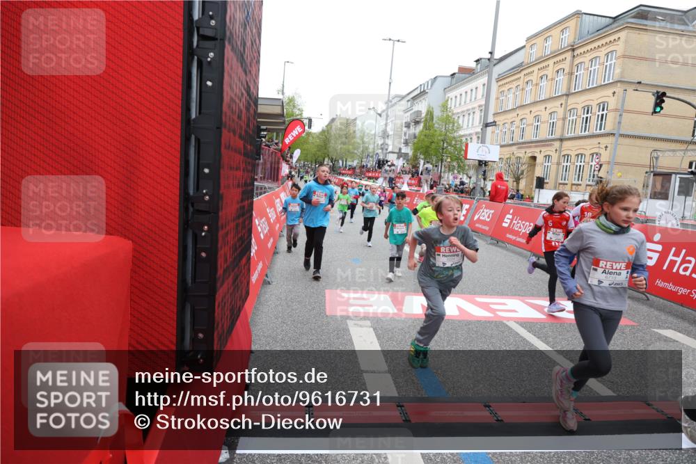 25.04.2026 - Das Zehntel Strokosch-Dieckow http://msf.ph/oto/9616731 25.04.2026 10:56:49 Ziel 5270, 5319, 5322, 5342, 5507, 5644, 5646, 5747, 5872, 6031, 6224, 6429, 6713, 6875, 6939, 6946, 6989, 7005, 7131, 7250, 7266, 7317, 7319, 7468, 7592, 7638, 8066 meine-sportfotos.de