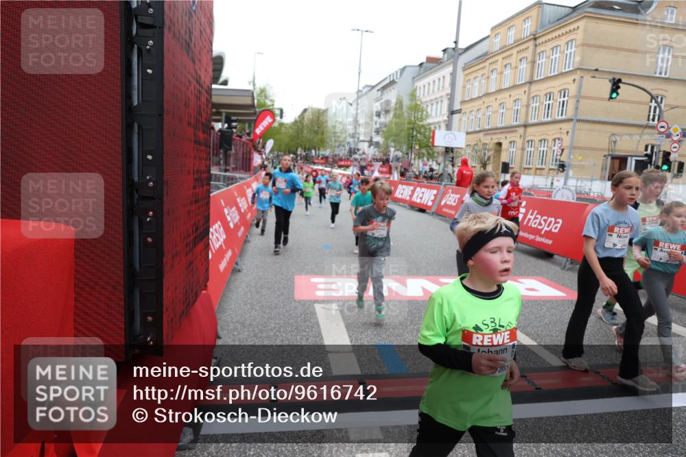 25.04.2026 - Das Zehntel Strokosch-Dieckow http://msf.ph/oto/9616742 25.04.2026 10:56:49 Ziel 5270, 5319, 5322, 5342, 5507, 5644, 5646, 5747, 5872, 6031, 6224, 6429, 6713, 6875, 6939, 6946, 6989, 7005, 7131, 7250, 7266, 7317, 7319, 7468, 7592, 7638, 8066 meine-sportfotos.de