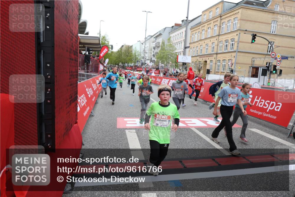 25.04.2026 - Das Zehntel Strokosch-Dieckow http://msf.ph/oto/9616766 25.04.2026 10:56:48 Ziel 5257, 5319, 5322, 5342, 5507, 5511, 5644, 5646, 5747, 5872, 6011, 6013, 6031, 6224, 6385, 6429, 6713, 6875, 6939, 6989, 7005, 7131, 7250, 7266, 7319, 7468, 7592, 8066 meine-sportfotos.de