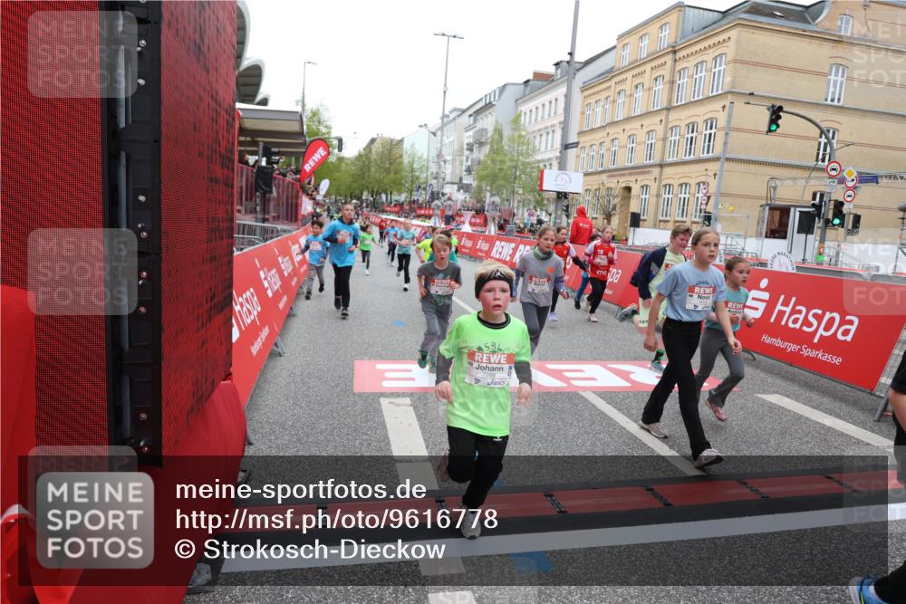 25.04.2026 - Das Zehntel Strokosch-Dieckow http://msf.ph/oto/9616778 25.04.2026 10:56:48 Ziel 5257, 5319, 5322, 5342, 5507, 5511, 5644, 5646, 5747, 5872, 6011, 6013, 6031, 6224, 6385, 6429, 6713, 6875, 6939, 6989, 7005, 7131, 7250, 7266, 7319, 7468, 7592, 8066 meine-sportfotos.de