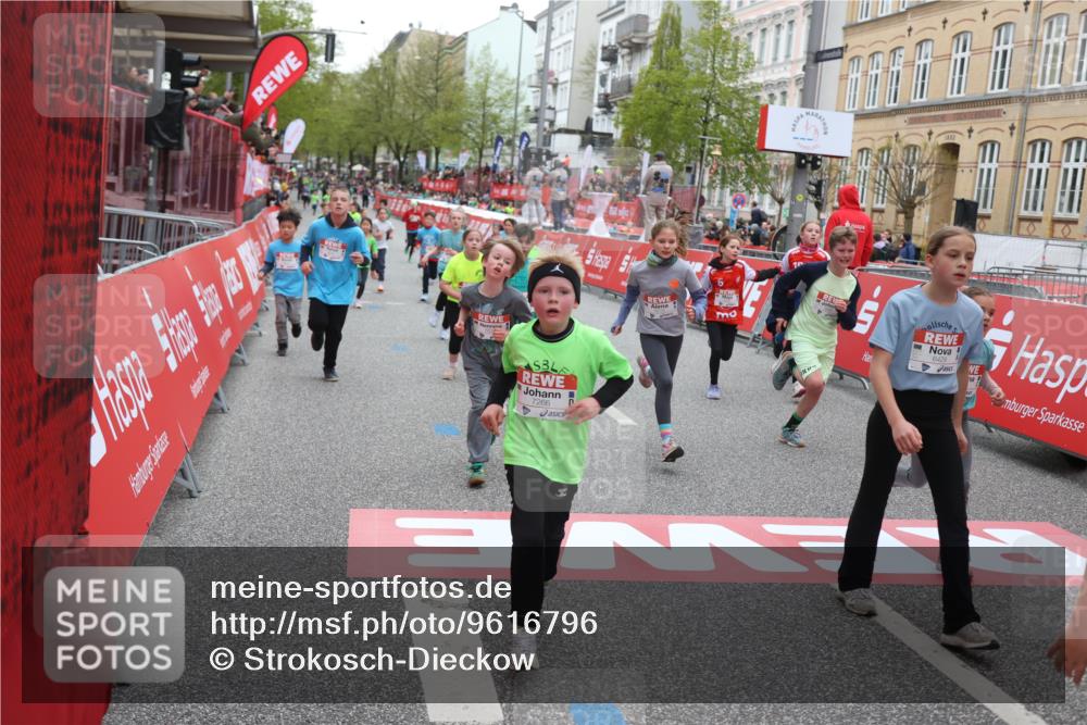 25.04.2026 - Das Zehntel Strokosch-Dieckow http://msf.ph/oto/9616796 25.04.2026 10:56:48 Ziel 5257, 5319, 5322, 5342, 5507, 5511, 5644, 5646, 5747, 5872, 6011, 6013, 6031, 6224, 6385, 6429, 6713, 6875, 6939, 6989, 7005, 7131, 7250, 7266, 7319, 7468, 7592, 8066 meine-sportfotos.de