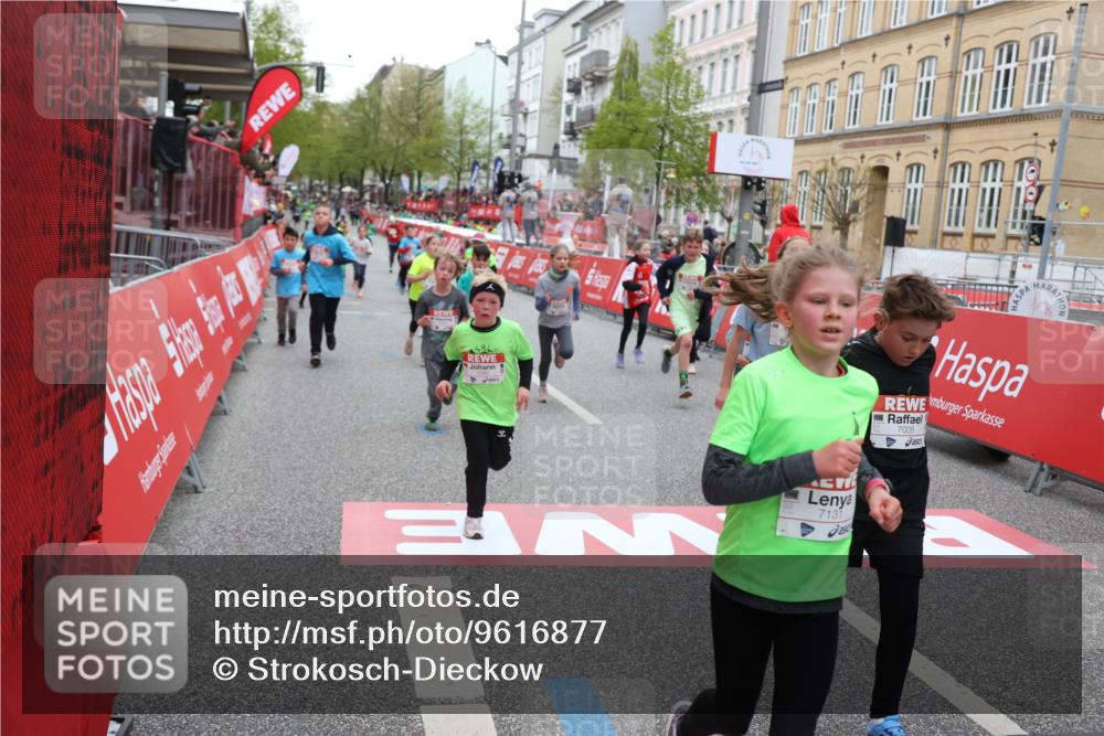25.04.2026 - Das Zehntel Strokosch-Dieckow http://msf.ph/oto/9616877 25.04.2026 10:56:47 Ziel 5257, 5322, 5326, 5342, 5507, 5511, 5644, 5646, 5747, 5872, 6011, 6013, 6031, 6224, 6385, 6429, 6713, 6989, 7005, 7131, 7266, 7319, 7468, 7592, 7712, 8066 meine-sportfotos.de