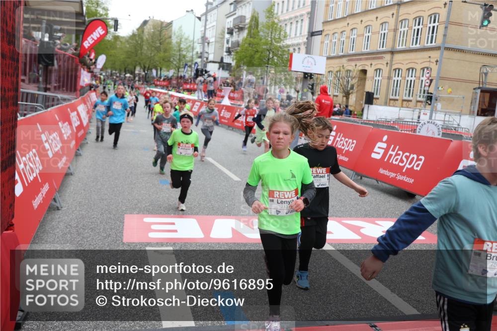 25.04.2026 - Das Zehntel Strokosch-Dieckow http://msf.ph/oto/9616895 25.04.2026 10:56:47 Ziel 5257, 5322, 5326, 5342, 5507, 5511, 5644, 5646, 5747, 5872, 6011, 6013, 6031, 6224, 6385, 6429, 6713, 6989, 7005, 7131, 7266, 7319, 7468, 7592, 7712, 8066 meine-sportfotos.de