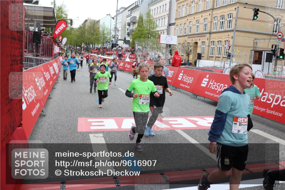 25.04.2026 - Das Zehntel Strokosch-Dieckow http://msf.ph/oto/9616907 25.04.2026 10:56:47 Ziel 5257, 5322, 5326, 5342, 5507, 5511, 5644, 5646, 5747, 5872, 6011, 6013, 6031, 6224, 6385, 6429, 6713, 6989, 7005, 7131, 7266, 7319, 7468, 7592, 7712, 8066 meine-sportfotos.de