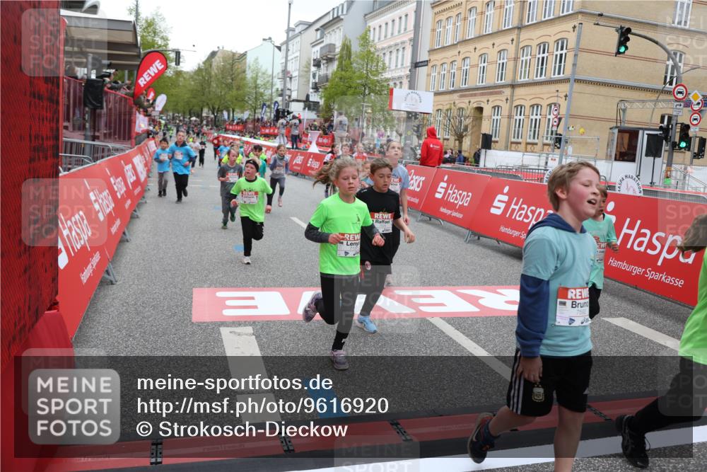 25.04.2026 - Das Zehntel Strokosch-Dieckow http://msf.ph/oto/9616920 25.04.2026 10:56:47 Ziel 5257, 5322, 5326, 5342, 5507, 5511, 5644, 5646, 5747, 5872, 6011, 6013, 6031, 6224, 6385, 6429, 6713, 6989, 7005, 7131, 7266, 7319, 7468, 7592, 7712, 8066 meine-sportfotos.de