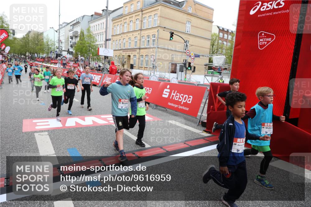 25.04.2026 - Das Zehntel Strokosch-Dieckow http://msf.ph/oto/9616959 25.04.2026 10:56:46 Ziel 5257, 5325, 5326, 5342, 5507, 5511, 5513, 5644, 5646, 5747, 5872, 6011, 6013, 6031, 6385, 6429, 6713, 6989, 7005, 7131, 7266, 7319, 7368, 7369, 7468, 7592, 7712, 7827, 8007 meine-sportfotos.de