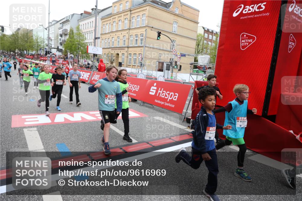 25.04.2026 - Das Zehntel Strokosch-Dieckow http://msf.ph/oto/9616969 25.04.2026 10:56:46 Ziel 5257, 5325, 5326, 5342, 5507, 5511, 5513, 5644, 5646, 5747, 5872, 6011, 6013, 6031, 6385, 6429, 6713, 6989, 7005, 7131, 7266, 7319, 7368, 7369, 7468, 7592, 7712, 7827, 8007 meine-sportfotos.de