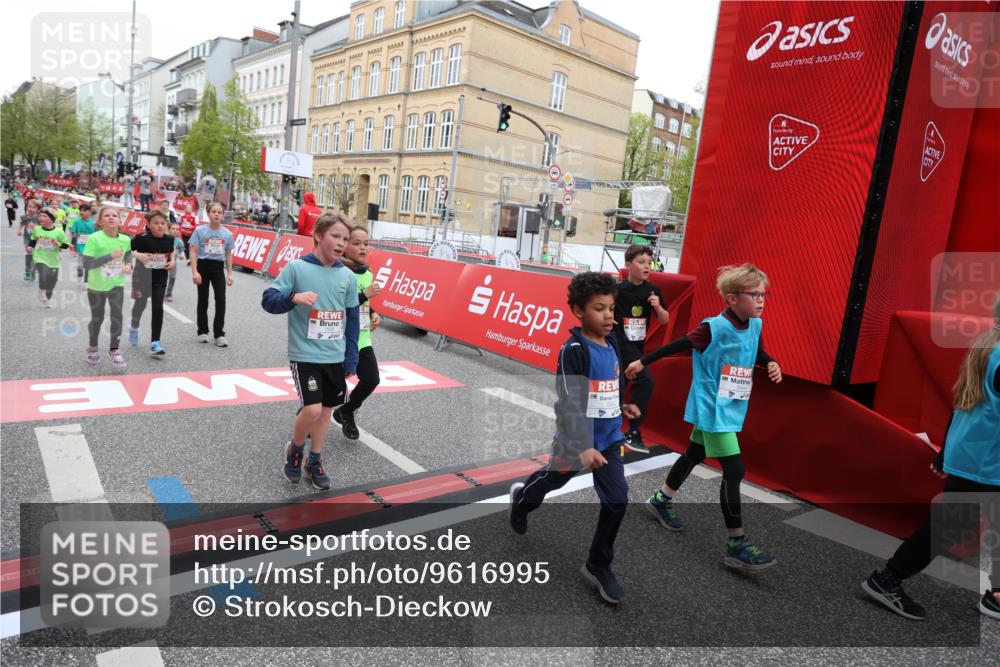 25.04.2026 - Das Zehntel Strokosch-Dieckow http://msf.ph/oto/9616995 25.04.2026 10:56:46 Ziel 5257, 5325, 5326, 5342, 5507, 5511, 5513, 5644, 5646, 5747, 5872, 6011, 6013, 6031, 6385, 6429, 6713, 6989, 7005, 7131, 7266, 7319, 7368, 7369, 7468, 7592, 7712, 7827, 8007 meine-sportfotos.de