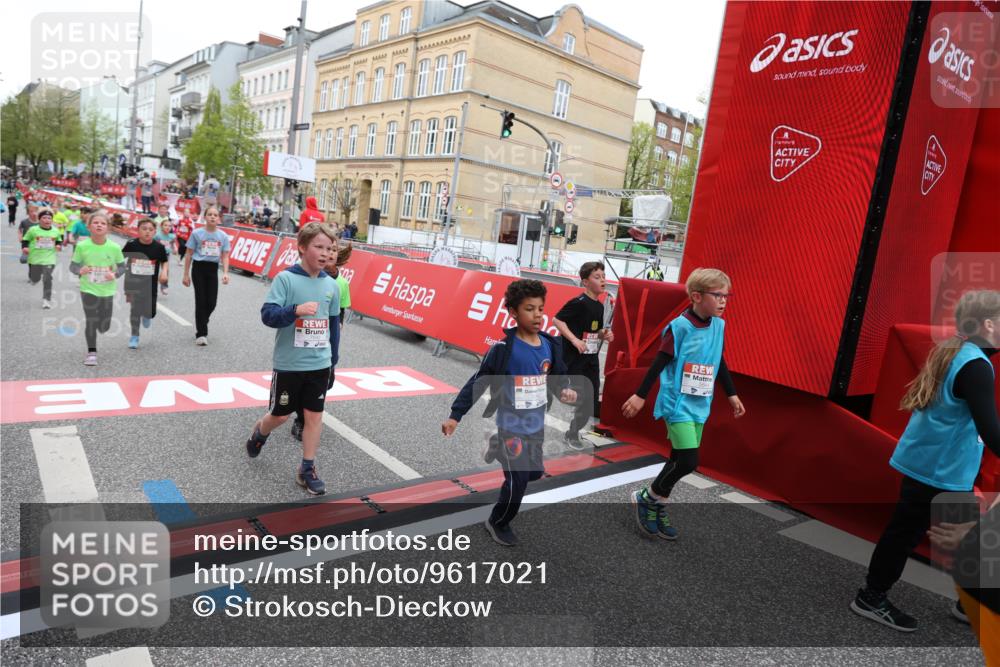 25.04.2026 - Das Zehntel Strokosch-Dieckow http://msf.ph/oto/9617021 25.04.2026 10:56:46 Ziel 5257, 5325, 5326, 5342, 5507, 5511, 5513, 5644, 5646, 5747, 5872, 6011, 6013, 6031, 6385, 6429, 6713, 6989, 7005, 7131, 7266, 7319, 7368, 7369, 7468, 7592, 7712, 7827, 8007 meine-sportfotos.de