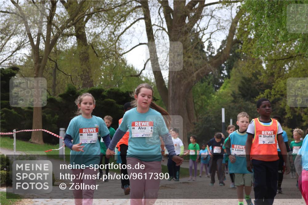 25.04.2026 - Das Zehntel Zöllner http://msf.ph/oto/9617390 25.04.2026 09:49:42 Laufen 7491, 7606, 7351 meine-sportfotos.de