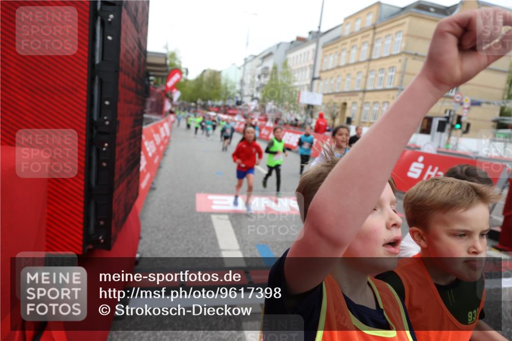 25.04.2026 - Das Zehntel Strokosch-Dieckow http://msf.ph/oto/9617398 25.04.2026 10:56:41 Ziel 5039, 5229, 5257, 5325, 5326, 5511, 5513, 5583, 5747, 6011, 6013, 6014, 6074, 6385, 6412, 6663, 6886, 7267, 7288, 7368, 7369, 7712, 7801, 7803, 7827, 8007 meine-sportfotos.de