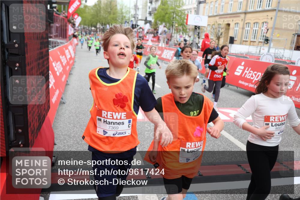 25.04.2026 - Das Zehntel Strokosch-Dieckow http://msf.ph/oto/9617424 25.04.2026 10:56:41 Ziel 5039, 5229, 5257, 5325, 5326, 5511, 5513, 5583, 5747, 6011, 6013, 6014, 6074, 6385, 6412, 6663, 6886, 7267, 7288, 7368, 7369, 7712, 7801, 7803, 7827, 8007 meine-sportfotos.de