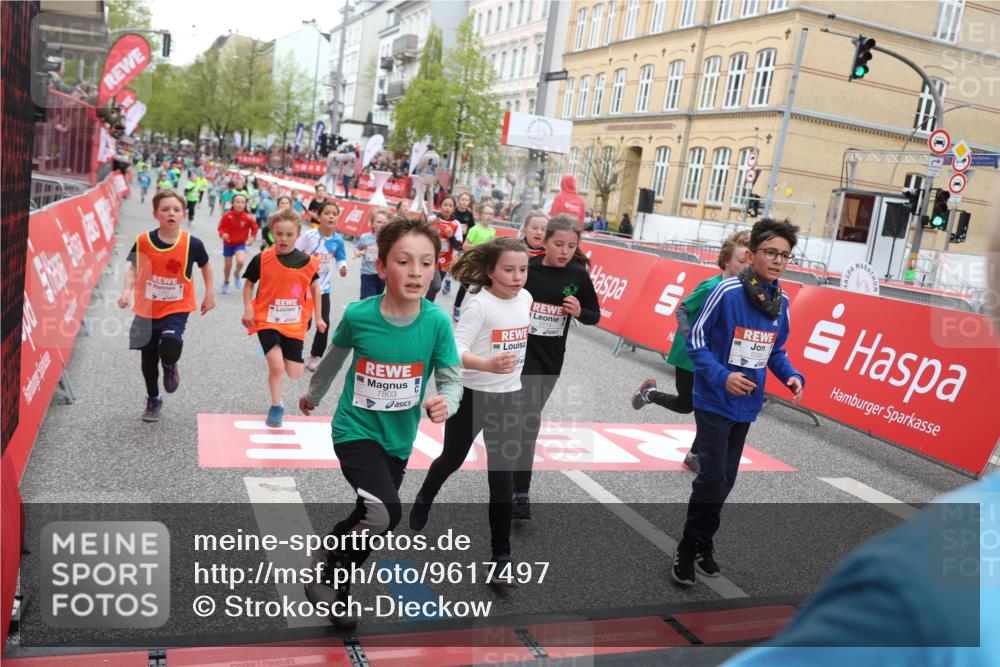 25.04.2026 - Das Zehntel Strokosch-Dieckow http://msf.ph/oto/9617497 25.04.2026 10:56:40 Ziel 5039, 5229, 5257, 5325, 5326, 5511, 5513, 5578, 5583, 5741, 5790, 6011, 6013, 6014, 6074, 6385, 6412, 6552, 6663, 6886, 7267, 7288, 7368, 7369, 7712, 7801, 7803, 7827, 8007 meine-sportfotos.de