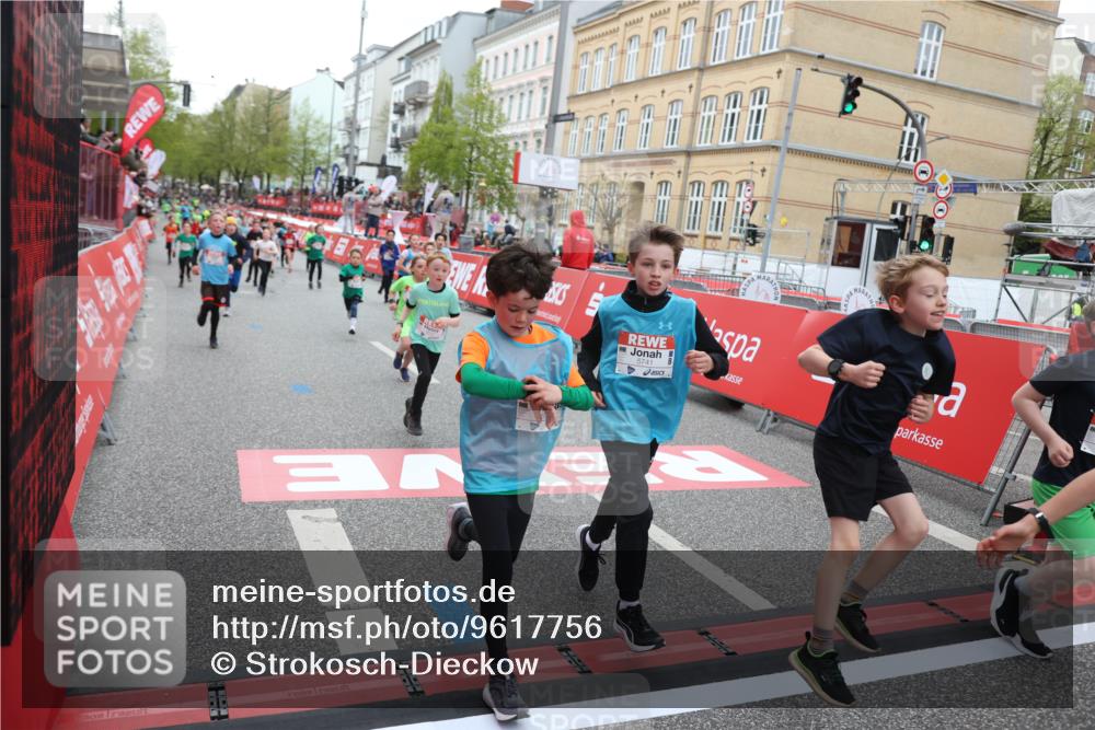 25.04.2026 - Das Zehntel Strokosch-Dieckow http://msf.ph/oto/9617756 25.04.2026 10:56:35 Ziel 5226, 5229, 5420, 5505, 5576, 5578, 5583, 5741, 5790, 5978, 6014, 6067, 6552, 6871, 6876, 6884, 6886, 6952, 6953, 6965, 6999, 7228, 7288, 7702, 7715, 7759, 7801, 7835, 7849, 7903, 7970 meine-sportfotos.de