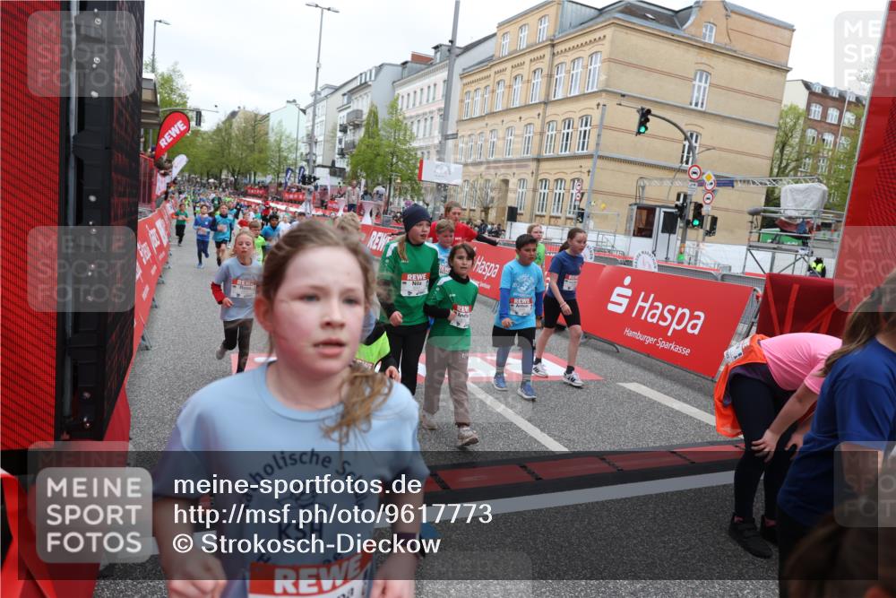25.04.2026 - Das Zehntel Strokosch-Dieckow http://msf.ph/oto/9617773 25.04.2026 11:01:03 Ziel 5045, 5155, 5163, 5389, 5436, 5538, 5541, 5574, 5681, 5983, 6214, 6320, 6362, 6366, 6384, 6390, 6492, 6516, 6631, 6648, 6872, 6896, 7015, 7029, 7045, 7098, 7119, 7329, 7338, 7346, 7376, 7521, 7730, 7850 meine-sportfotos.de