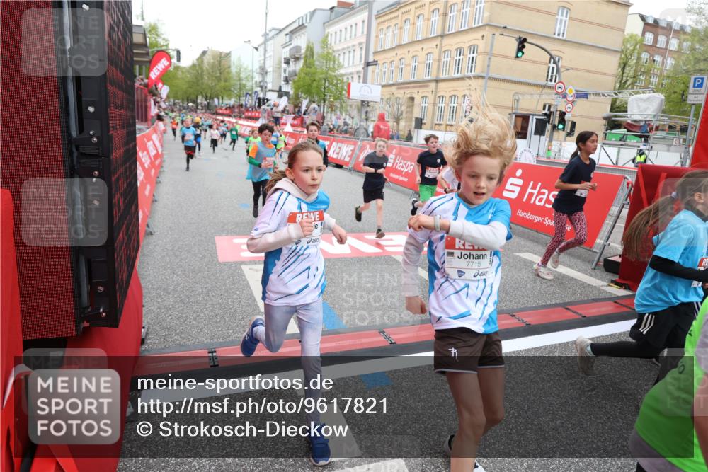 25.04.2026 - Das Zehntel Strokosch-Dieckow http://msf.ph/oto/9617821 25.04.2026 10:56:34 Ziel 5226, 5229, 5420, 5443, 5505, 5576, 5578, 5583, 5741, 5790, 5978, 6010, 6014, 6025, 6067, 6552, 6871, 6876, 6884, 6952, 6953, 6965, 6999, 7115, 7132, 7228, 7288, 7518, 7702, 7715, 7759, 7835, 7849, 7903, 7970 meine-sportfotos.de