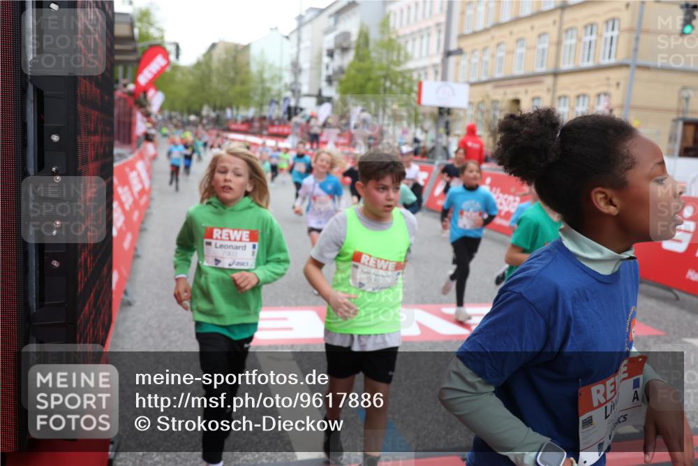 25.04.2026 - Das Zehntel Strokosch-Dieckow http://msf.ph/oto/9617886 25.04.2026 10:56:32 Ziel 5099, 5226, 5367, 5420, 5443, 5505, 5576, 5578, 5696, 5741, 5790, 5978, 6010, 6025, 6067, 6552, 6586, 6871, 6876, 6884, 6952, 6953, 6965, 6999, 7115, 7132, 7228, 7518, 7702, 7715, 7759, 7835, 7849, 7903, 7970 meine-sportfotos.de