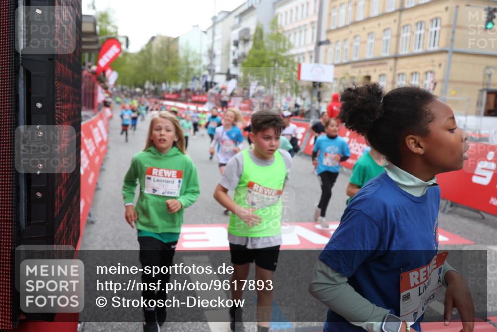 25.04.2026 - Das Zehntel Strokosch-Dieckow http://msf.ph/oto/9617893 25.04.2026 10:56:32 Ziel 5099, 5226, 5367, 5420, 5443, 5505, 5576, 5578, 5696, 5741, 5790, 5978, 6010, 6025, 6067, 6552, 6586, 6871, 6876, 6884, 6952, 6953, 6965, 6999, 7115, 7132, 7228, 7518, 7702, 7715, 7759, 7835, 7849, 7903, 7970 meine-sportfotos.de