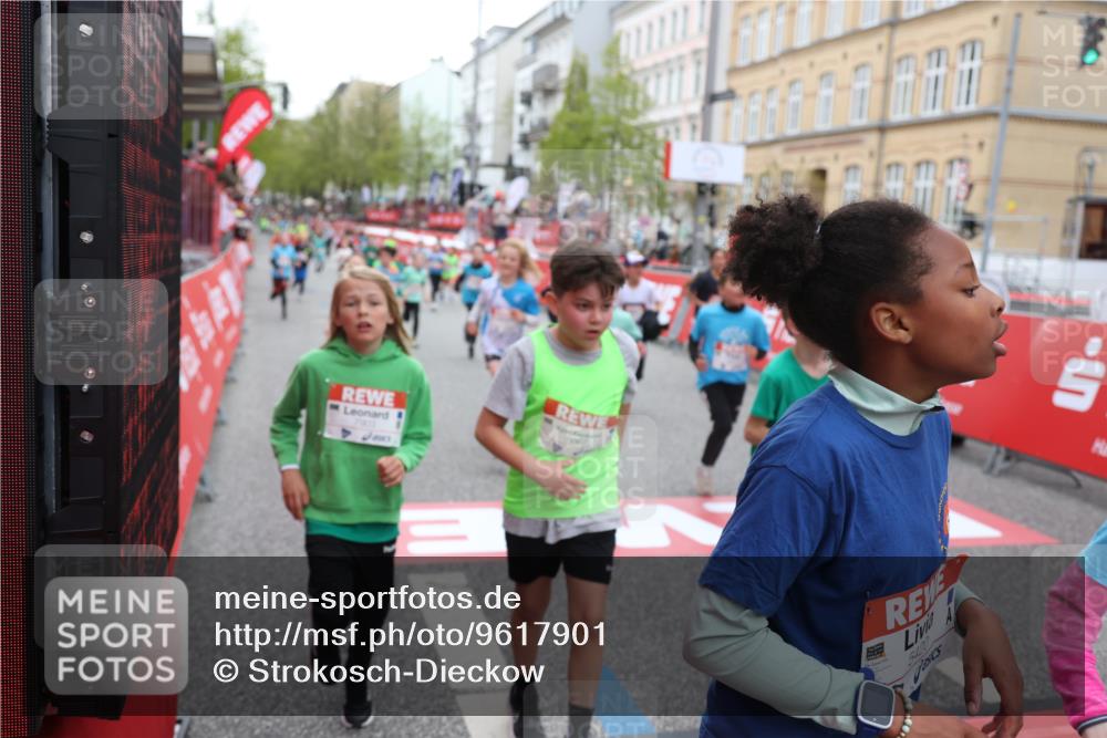 25.04.2026 - Das Zehntel Strokosch-Dieckow http://msf.ph/oto/9617901 25.04.2026 10:56:32 Ziel 5099, 5226, 5367, 5420, 5443, 5505, 5576, 5578, 5696, 5741, 5790, 5978, 6010, 6025, 6067, 6552, 6586, 6871, 6876, 6884, 6952, 6953, 6965, 6999, 7115, 7132, 7228, 7518, 7702, 7715, 7759, 7835, 7849, 7903, 7970 meine-sportfotos.de