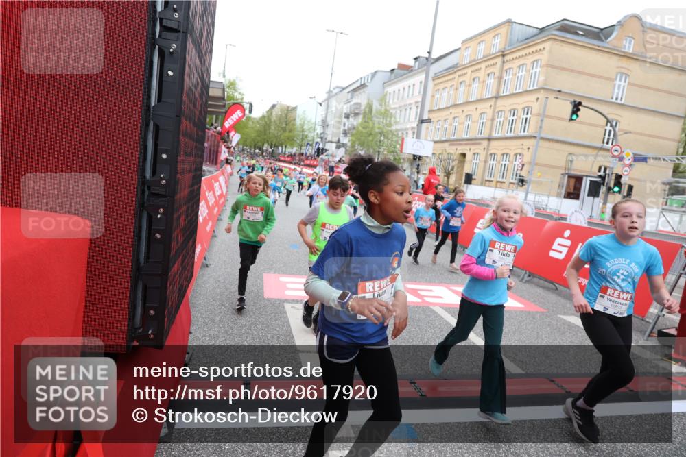 25.04.2026 - Das Zehntel Strokosch-Dieckow http://msf.ph/oto/9617920 25.04.2026 10:56:31 Ziel 5099, 5226, 5367, 5420, 5443, 5505, 5576, 5696, 5721, 5791, 5978, 6010, 6025, 6067, 6093, 6586, 6871, 6876, 6884, 6952, 6953, 6965, 6999, 7115, 7132, 7228, 7518, 7702, 7715, 7759, 7835, 7849, 7903, 7970 meine-sportfotos.de