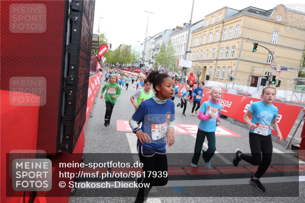 25.04.2026 - Das Zehntel Strokosch-Dieckow http://msf.ph/oto/9617939 25.04.2026 10:56:31 Ziel 5099, 5226, 5367, 5420, 5443, 5505, 5576, 5696, 5721, 5791, 5978, 6010, 6025, 6067, 6093, 6586, 6871, 6876, 6884, 6952, 6953, 6965, 6999, 7115, 7132, 7228, 7518, 7702, 7715, 7759, 7835, 7849, 7903, 7970 meine-sportfotos.de