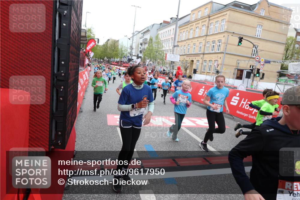 25.04.2026 - Das Zehntel Strokosch-Dieckow http://msf.ph/oto/9617950 25.04.2026 10:56:31 Ziel 5099, 5226, 5367, 5420, 5443, 5505, 5576, 5696, 5721, 5791, 5978, 6010, 6025, 6067, 6093, 6586, 6871, 6876, 6884, 6952, 6953, 6965, 6999, 7115, 7132, 7228, 7518, 7702, 7715, 7759, 7835, 7849, 7903, 7970 meine-sportfotos.de
