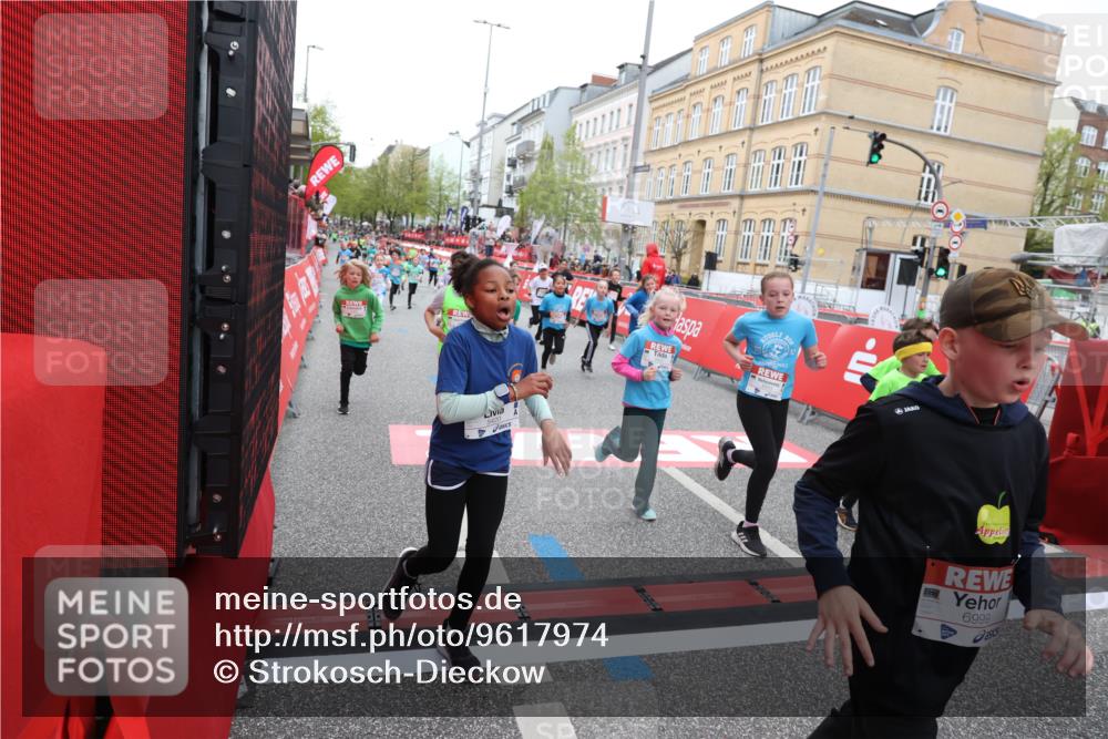 25.04.2026 - Das Zehntel Strokosch-Dieckow http://msf.ph/oto/9617974 25.04.2026 10:56:31 Ziel 5099, 5226, 5367, 5420, 5443, 5505, 5576, 5696, 5721, 5791, 5978, 6010, 6025, 6067, 6093, 6586, 6871, 6876, 6884, 6952, 6953, 6965, 6999, 7115, 7132, 7228, 7518, 7702, 7715, 7759, 7835, 7849, 7903, 7970 meine-sportfotos.de