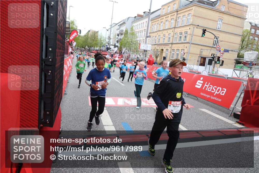 25.04.2026 - Das Zehntel Strokosch-Dieckow http://msf.ph/oto/9617989 25.04.2026 10:56:31 Ziel 5099, 5226, 5367, 5420, 5443, 5505, 5576, 5696, 5721, 5791, 5978, 6010, 6025, 6067, 6093, 6586, 6871, 6876, 6884, 6952, 6953, 6965, 6999, 7115, 7132, 7228, 7518, 7702, 7715, 7759, 7835, 7849, 7903, 7970 meine-sportfotos.de