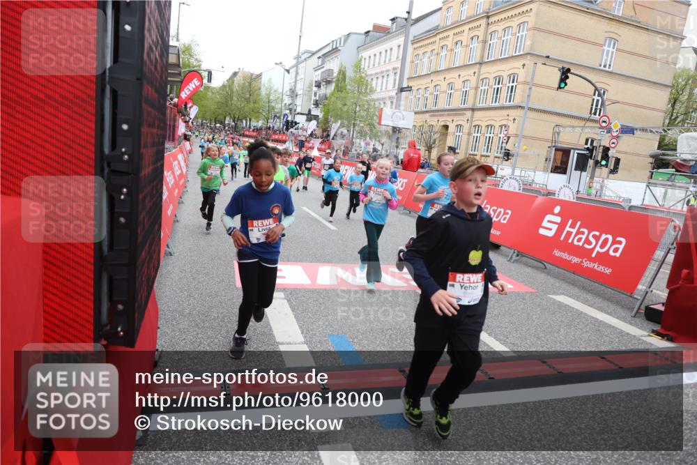 25.04.2026 - Das Zehntel Strokosch-Dieckow http://msf.ph/oto/9618000 25.04.2026 10:56:31 Ziel 5099, 5226, 5367, 5420, 5443, 5505, 5576, 5696, 5721, 5791, 5978, 6010, 6025, 6067, 6093, 6586, 6871, 6876, 6884, 6952, 6953, 6965, 6999, 7115, 7132, 7228, 7518, 7702, 7715, 7759, 7835, 7849, 7903, 7970 meine-sportfotos.de