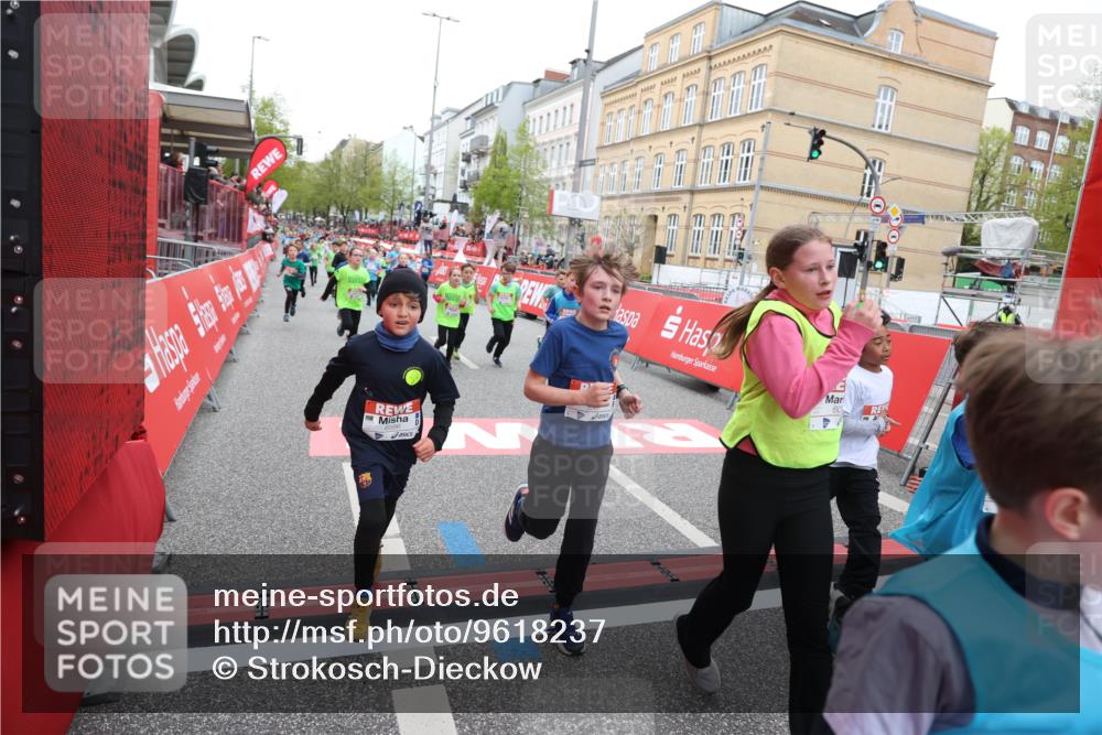 25.04.2026 - Das Zehntel Strokosch-Dieckow http://msf.ph/oto/9618237 25.04.2026 10:56:26 Ziel 5099, 5195, 5274, 5364, 5367, 5443, 5493, 5494, 5549, 5553, 5696, 5697, 5721, 5756, 5791, 6010, 6025, 6093, 6526, 6586, 6813, 7092, 7115, 7132, 7149, 7161, 7466, 7518, 7679, 7875, 7879 meine-sportfotos.de