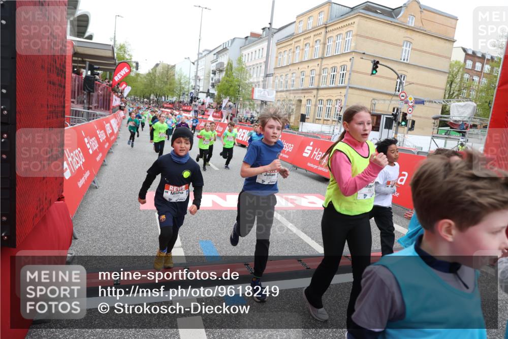 25.04.2026 - Das Zehntel Strokosch-Dieckow http://msf.ph/oto/9618249 25.04.2026 10:56:26 Ziel 5099, 5195, 5274, 5364, 5367, 5443, 5493, 5494, 5549, 5553, 5696, 5697, 5721, 5756, 5791, 6010, 6025, 6093, 6526, 6586, 6813, 7092, 7115, 7132, 7149, 7161, 7466, 7518, 7679, 7875, 7879 meine-sportfotos.de