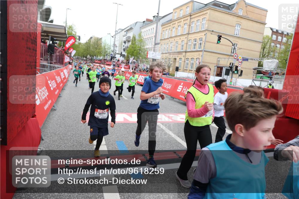 25.04.2026 - Das Zehntel Strokosch-Dieckow http://msf.ph/oto/9618259 25.04.2026 10:56:26 Ziel 5099, 5195, 5274, 5364, 5367, 5443, 5493, 5494, 5549, 5553, 5696, 5697, 5721, 5756, 5791, 6010, 6025, 6093, 6526, 6586, 6813, 7092, 7115, 7132, 7149, 7161, 7466, 7518, 7679, 7875, 7879 meine-sportfotos.de