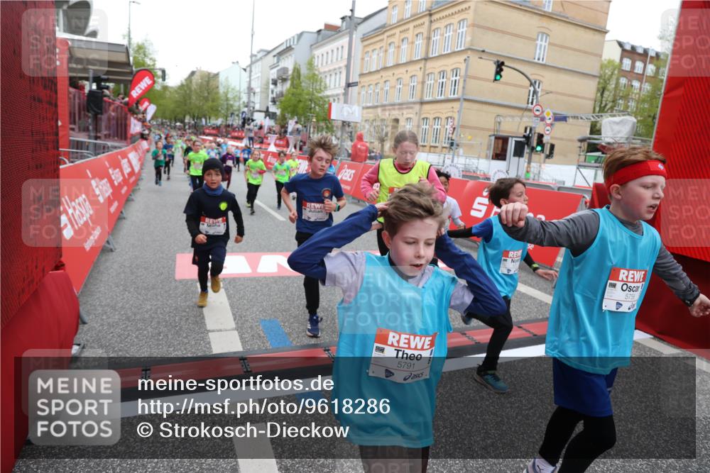25.04.2026 - Das Zehntel Strokosch-Dieckow http://msf.ph/oto/9618286 25.04.2026 10:56:26 Ziel 5099, 5195, 5274, 5364, 5367, 5443, 5493, 5494, 5549, 5553, 5696, 5697, 5721, 5756, 5791, 6010, 6025, 6093, 6526, 6586, 6813, 7092, 7115, 7132, 7149, 7161, 7466, 7518, 7679, 7875, 7879 meine-sportfotos.de