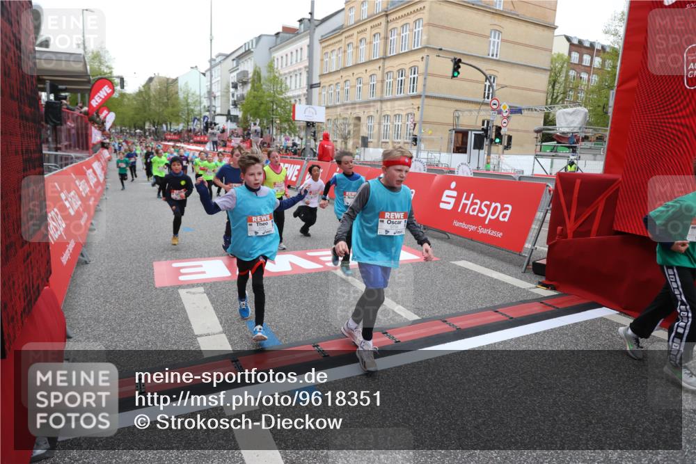25.04.2026 - Das Zehntel Strokosch-Dieckow http://msf.ph/oto/9618351 25.04.2026 10:56:25 Ziel 5099, 5195, 5274, 5364, 5367, 5405, 5493, 5494, 5549, 5553, 5696, 5697, 5721, 5756, 5791, 6093, 6152, 6526, 6586, 6813, 7092, 7149, 7161, 7308, 7466, 7543, 7679, 7875, 7879 meine-sportfotos.de