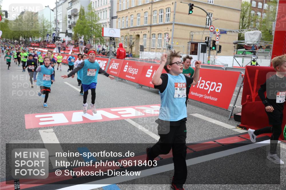 25.04.2026 - Das Zehntel Strokosch-Dieckow http://msf.ph/oto/9618403 25.04.2026 10:56:24 Ziel 5099, 5195, 5274, 5364, 5367, 5381, 5405, 5493, 5494, 5549, 5553, 5697, 5721, 5756, 5791, 6093, 6152, 6526, 6586, 6813, 7092, 7149, 7161, 7244, 7308, 7466, 7543, 7679, 7875, 7879, 8009 meine-sportfotos.de