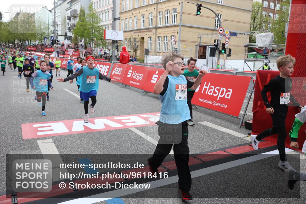 25.04.2026 - Das Zehntel Strokosch-Dieckow http://msf.ph/oto/9618416 25.04.2026 10:56:24 Ziel 5099, 5195, 5274, 5364, 5367, 5381, 5405, 5493, 5494, 5549, 5553, 5697, 5721, 5756, 5791, 6093, 6152, 6526, 6586, 6813, 7092, 7149, 7161, 7244, 7308, 7466, 7543, 7679, 7875, 7879, 8009 meine-sportfotos.de