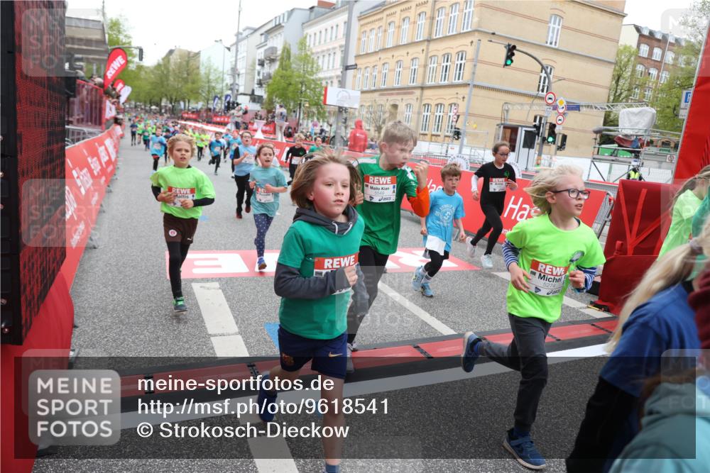 25.04.2026 - Das Zehntel Strokosch-Dieckow http://msf.ph/oto/9618541 25.04.2026 10:56:22 Ziel 5195, 5274, 5364, 5381, 5405, 5493, 5494, 5549, 5553, 5697, 5756, 6152, 6526, 6813, 7092, 7149, 7161, 7244, 7308, 7466, 7543, 7679, 7875, 7879, 8009 meine-sportfotos.de