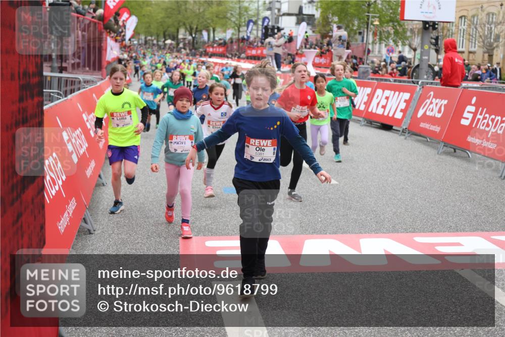 25.04.2026 - Das Zehntel Strokosch-Dieckow http://msf.ph/oto/9618799 25.04.2026 10:56:17 Ziel 5034, 5035, 5095, 5261, 5263, 5288, 5381, 5405, 5498, 5660, 6034, 6152, 6433, 6545, 6677, 6954, 7019, 7240, 7244, 7308, 7543, 7701, 7722, 8009 meine-sportfotos.de