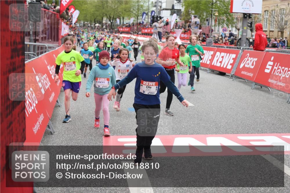25.04.2026 - Das Zehntel Strokosch-Dieckow http://msf.ph/oto/9618810 25.04.2026 10:56:17 Ziel 5034, 5035, 5095, 5261, 5263, 5288, 5381, 5405, 5498, 5660, 6034, 6152, 6433, 6545, 6677, 6954, 7019, 7240, 7244, 7308, 7543, 7701, 7722, 8009 meine-sportfotos.de