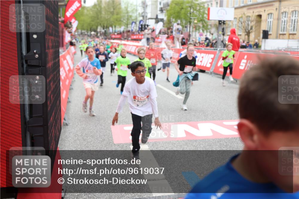 25.04.2026 - Das Zehntel Strokosch-Dieckow http://msf.ph/oto/9619037 25.04.2026 10:56:12 Ziel 5095, 5207, 5261, 5263, 5288, 5498, 5521, 5660, 5926, 5990, 6006, 6034, 6374, 6545, 6905, 6954, 7019, 7090, 7240, 7258, 7701, 7722, 7843, 8000 meine-sportfotos.de