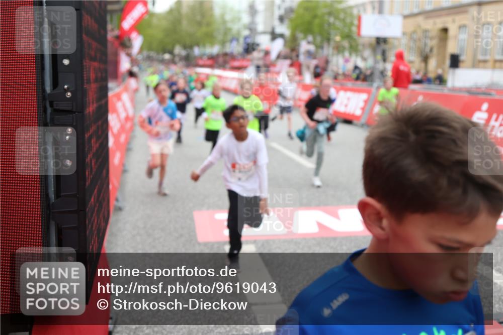 25.04.2026 - Das Zehntel Strokosch-Dieckow http://msf.ph/oto/9619043 25.04.2026 10:56:12 Ziel 5095, 5207, 5261, 5263, 5288, 5498, 5521, 5660, 5926, 5990, 6006, 6034, 6374, 6545, 6905, 6954, 7019, 7090, 7240, 7258, 7701, 7722, 7843, 8000 meine-sportfotos.de