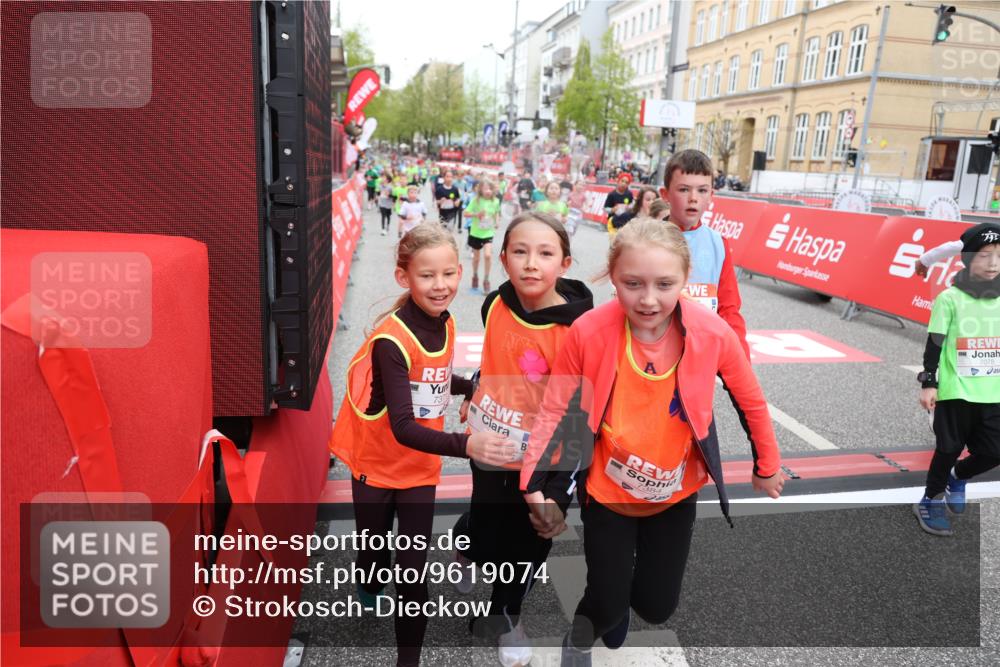 25.04.2026 - Das Zehntel Strokosch-Dieckow http://msf.ph/oto/9619074 25.04.2026 11:00:45 Ziel 5026, 5075, 5240, 5245, 5248, 5402, 5429, 5960, 6438, 6643, 6654, 6661, 6671, 6742, 6945, 7057, 7066, 7067, 7078, 7112, 7235, 7241, 7330, 7361, 7371, 7372, 7384, 7479, 7644, 7825 meine-sportfotos.de