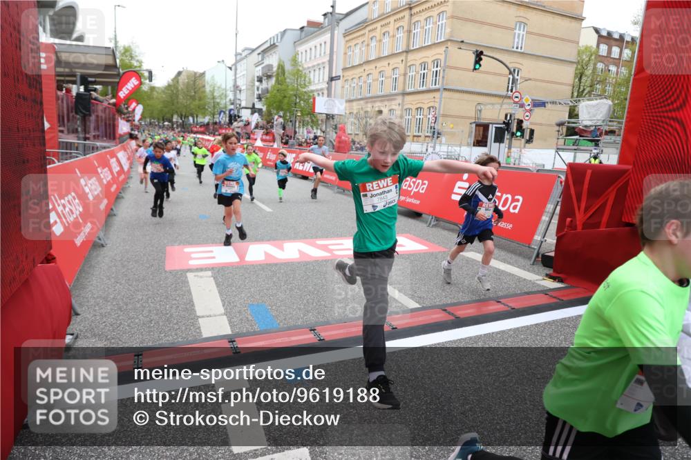 25.04.2026 - Das Zehntel Strokosch-Dieckow http://msf.ph/oto/9619188 25.04.2026 10:56:10 Ziel 5038, 5095, 5207, 5261, 5288, 5497, 5521, 5660, 5926, 5963, 5977, 5990, 6006, 6034, 6374, 6545, 6624, 6905, 6973, 7090, 7200, 7251, 7258, 7722, 7843, 8000 meine-sportfotos.de