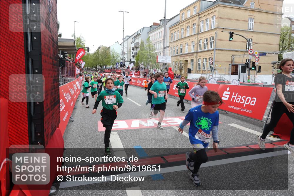 25.04.2026 - Das Zehntel Strokosch-Dieckow http://msf.ph/oto/9619651 25.04.2026 10:56:02 Ziel 5038, 5244, 5250, 5486, 5490, 5880, 5927, 5963, 5977, 6061, 6090, 6221, 6354, 6359, 6498, 6501, 6624, 6997, 7177, 7209, 7251, 7386, 7807, 7838, 7944, 7948 meine-sportfotos.de