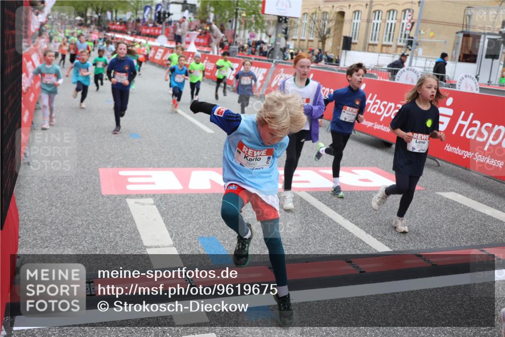25.04.2026 - Das Zehntel Strokosch-Dieckow http://msf.ph/oto/9619675 25.04.2026 11:00:37 Ziel 5040, 5219, 5233, 5240, 5245, 5271, 5286, 5343, 5352, 5353, 5635, 5690, 5836, 5960, 5995, 6091, 6395, 6632, 6669, 6686, 6874, 7017, 7054, 7067, 7094, 7296, 7370, 7410, 7465, 7660, 7767, 7800, 7844, 7859 meine-sportfotos.de